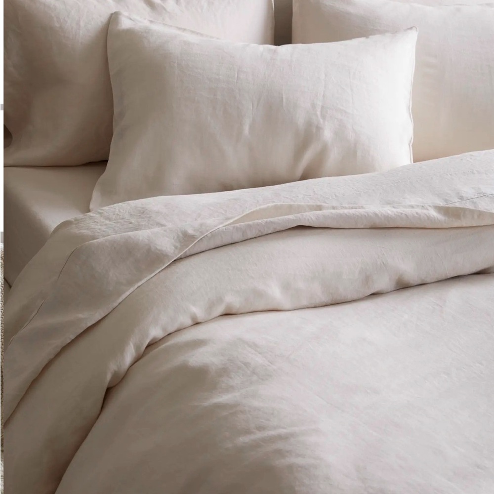 Quince luxury bedding. King/cal King European linen duvet set. 100% linen.